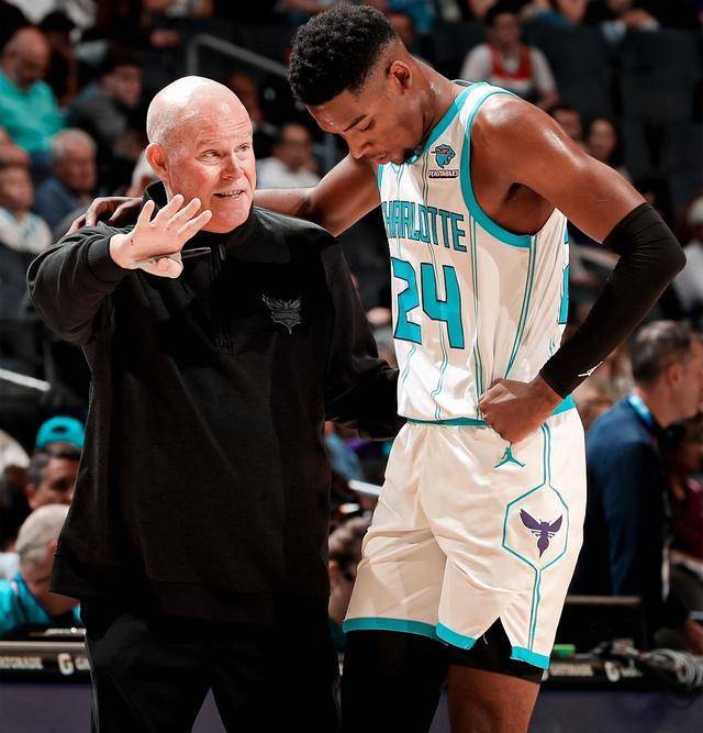 费耶诺德迎NBA常规赛关键赛，今夜再遭质疑，更衣室稳定，赛季目标并未改变的简单介绍